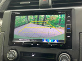 【バックカメラ】駐車時に後方がリアルタイム映像で確認できます。大型商業施設や立体駐車場での駐車時や、夜間のバック時に大活躍!