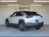 車両本体価格に点検整備費用が含まれています。当社基準および保安基準に合わせ、要交換、修理と判断された部品は当社負担にて整備させていただきます。追加整備費用はかかりませんのでご安心ください。