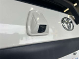 車庫入れもお任せのバックカメラが付いて、後方確認もラクラク♪安全に車庫入れも可能です。便利な機能ですが、バックカメラを過信せず、目視もお忘れなく。