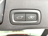 【パワートランクリッド】スマートキーや運転席のボタンを押すだけでトランクが自動で開閉します!荷物を持っている時や、天気の悪い時にトランクを閉める際に便利な機能です。