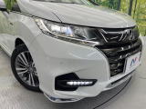 【LEDヘッドライト】悪天候や夜間走行時も良好な視界を確保し安心して運転できる高輝度LEDヘッドライトを装備!点灯速度が早く、消費電力も抑えられています。