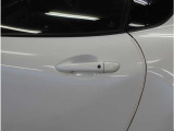 【スマートキー】ドアの施錠もボタンを押すだけ。鍵は無くさない様にポケットに入れたまま。