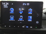 フルセグTVを搭載。CD/DVD再生、Bluetoothオーディオに対応しています。