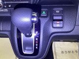 運転席周辺のスマートなレイアウトが、操作のしやすさを実現。快適なドライブをサポートします。