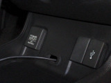 12V電源ソケットを設置しております。周辺機器の充電にご利用頂けます。