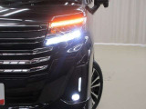 LEDヘッドライトです。デザイン性がよくとても明るいので、夜間の走行や悪天候でも安心です。しかも長寿命!