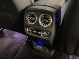 高級感漂う内装の仕様でございます。スイッチ類も使いやすいシンプルなデザインでございます。