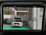 【パーソナルテーブル】運転席と助手席のシートバックに折り畳み式のテーブル!各テーブルにドリンクホルダーとショッピングフックが二つずつ付いています☆ドライブの合間にご利用下さい^^