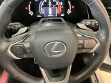 オーディオや運転支援機能などを手元で操作できるステアリングスイッチ。操作時の視線移動が少なく、安全にも貢献します。