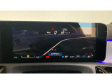 【コックピットディスプレイ】新しいディスプレイコンセプトを採用したデジタル式メーターパネルです。大型で高精細ディスプレイにより様々な情報を容易に読み取ることができます。