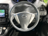 インテリアに合わせたデザインのステアリングは、運転される方のことも考え、運転しやすい形状、大きさです。是非一度、実際に触ってお確かめください。