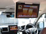 トヨタ純正12.1インチフリップダウンモニター!遠出ドライブも退屈しませんね♪