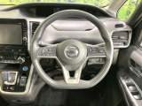 インテリアに合わせたデザインのステアリングは、運転される方のことも考え、運転しやすい形状、大きさです。是非一度、実際に触ってお確かめください。