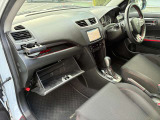 車検証等を収納可能な収納スペースです。