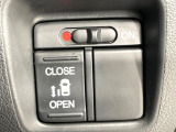 【パワースライドドア】スマートキーや運転席のスイッチでスライドドアの開閉が可能♪電動だから力を入れてドアを開ける必要が無く、小さいお子様でも、重い荷物を持っている時もラクに開け閉めできます♪