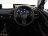 【運転席】最適なドライビングポジションでドライブをお楽しみください。