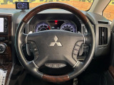 【純正革巻きステアリング】上質な革を使用することで、手にしっかり馴染みとても運転しやすいハンドルです♪