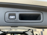 お好みの位置で止められるメモリー機能付の電動リアゲートです!後ろが狭い駐車場でもスムーズに荷物を積めて、さらに背が低い人の手がムリなく届く高さで止めることも可能です!