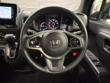 Honda SENSING装着車です。衝突を予測してブレーキをかけたり、前のクルマにちょうどいい距離で走行できる多彩な安心・快適機能を搭載した支援システムがドライバーをサポート。