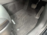 純正フロアマットです