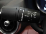 【オートワイパー機能】レバーをAUTOの位置にしているとき、レインセンサーが雨を感知すると、雨量に応じて、ワイパーが自動で作動します。