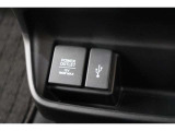 USBオーディオ用ソケットがついていますので携帯電話などを接続すれば音楽等の再生が可能です!