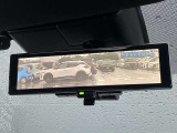 【インテリジェントルームミラー】はリアカメラが車両後方を映し出すので、いつでもクリアな後方視界を確保!夜間や悪天候の運転でも安心です♪