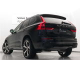 【強固なボディ骨格】ボルボの車両は万が一の時にも信頼の保護性能を搭載。ボディ骨格の要所に高張力鋼を使用し、安全ケージがあなたと同乗者を守ります。キャビンの前後はクラッシャブルゾーンとして機能します。