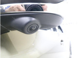 助手席側の死角になりやすい左前方の映像を、11.6インチディスプレイに表示。狭い道での安心感を高め、ドライバーの視界をしっかりサポートします。