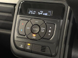 【オートエアコン】一度お好みの温度に設定すれば、車内の温度を検知し風量や温度を自動で調整。暑い&hellip;寒い&hellip;と何度もスイッチ操作をする必要はありません。快適な車内空間には必須の機能ですね♪