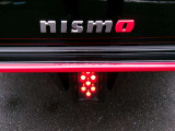 NISMO専用リヤLEDフォグランプで夜間雨天時視認性良。