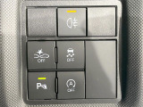 【スマートアシスト】走行中に前方の車両等を認識し、衝突しそうな時は警報とブレーキで衝突回避と被害軽減をアシスト。より安全にドライブをお楽しみいただけます。