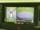 車両周辺と後方の映像を画面上で確認でき、駐車時の周囲確認をサポートします。ガイド表示も備わり、車庫入れや狭い場所での取り回しに役立つ、日常使いに便利な装備です。