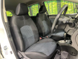 運転席まわりには十分なスペースがあり、大柄な方でもゆったり運転していただける環境です。