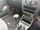 希少になりつつある5速マニュアル車両です