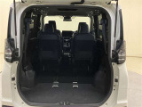 シートを倒すと広々とした荷物スペースに☆