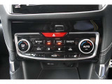 メーター中央にはカラー液晶画面が備えられ、車のインフォメーションを簡単に把握できます。