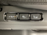 運転席と助手席にはシートヒーターが付いています☆寒い時期に腰周りを温めてくれるので体全体が温まりやすいのは勿論、暖房と違い顔に風が当たらないので、乾燥肌やドライアイの方でも大丈夫☆