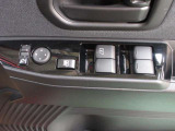 窓の開け閉めはこちらで!気分により窓の開け閉めも自由に操作。