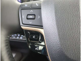 運転中、オーディオの操作をしてて、ハッとしたことはありませんか?ステアリングスイッチは、運転中でもハンドルでオーディオの操作が可能です。