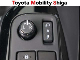 駐車時に便利なスマ-トキ-連動オ-ト格納式ドアミラーを装備しています。施錠すると自動的にドアミラーを格納する便利な機能です!