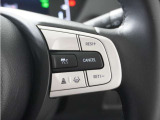 ◆アダプティブクルーズコントロール◆予め設定した車速内でクルマが自動的に加減速。前走車との適切な車間距離を維持しながら追従走行します。【LKAS】車線維持支援システムでステアリング操作を支援。
