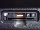 ■【ETC車載器】が装備されています。セットアップをしてお渡しとなり、ETCカードを差し込むだけで高速道路の利用が可能です。
