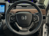 運転にかかわる様々な操作を安全に行えるように視点移動が少なく操作性に配慮されたスイッチ類が凝縮されたコクピットです。