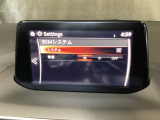 後方左右の死角に入ってしまった車両をセンサーが感知しドライバーにお知らせしてくれるブラインドスポットモニタリングシステム。高速の合流などでも安心できます。