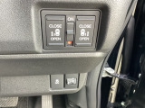 こちらの車両は両側電動スライドドアを装備(*^_^*)乗り降りの際や荷物を持っているときに大変重宝しますよ(*^_^*)