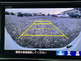 バックをするとき自動でリアの様子が映る『リアカメラ』付き!画面で確認しながらバックができますから安心ですね。でも、目視も大切ですよ!安全第一でお願いします!