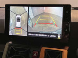 【パノラミックビューモニター】映像で、見づらい車両周辺の確認をアシスト。クルマを真上から見ているような映像を表示。 運転席から確認しにくい車両周囲の状況を把握。
