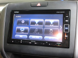 ナビゲーションは純正メモリーナビ(VXM-184VFi)を装着しております。AM、FM、CD、DVD再生、Bluetooth、フルセグTVがご使用いただけます。初めて訪れた場所でも安心ですね!