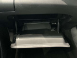 車検証入れになどにも使える便利な収納BOXあります。